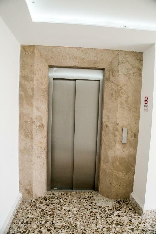 Booking 500 Monterrey Exterior photo